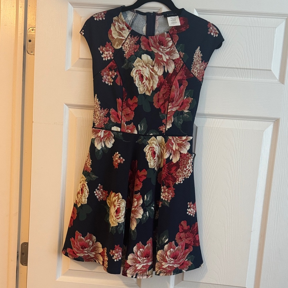 MACYS Women B.DARLIN FLORAL DRESS Size 5/6 NEW NWT